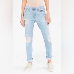 🎉HP🎉NWT Urban Outfitters BDG Boyfriend Low Rise Distressed Jeans